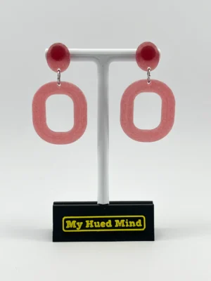 Brincos pendentes em resina rosa pop